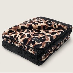 VS PINK SHEPRA BLANKET